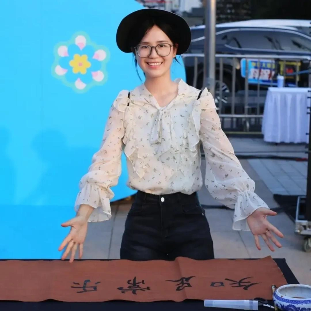 Tina Dong portrait